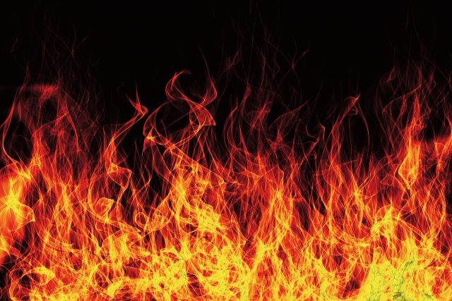 燃え上がる炎