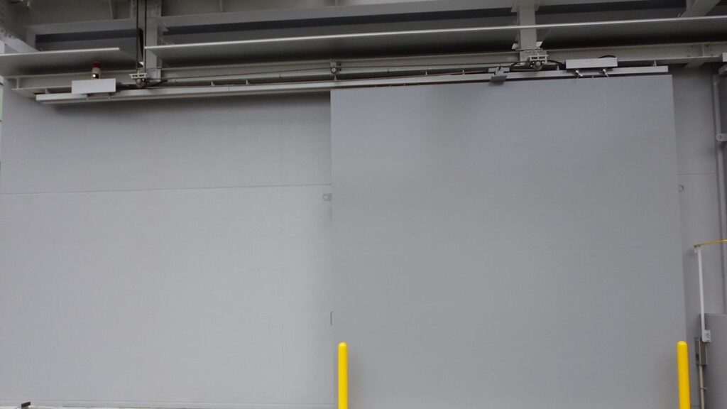 薬品工場の防水ドア