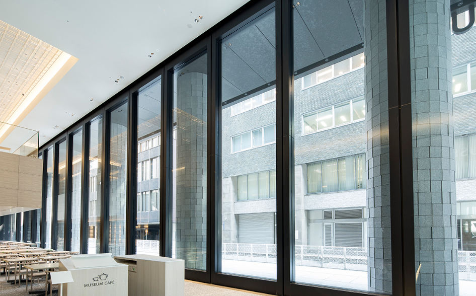 電動式９枚縦軸回転扉