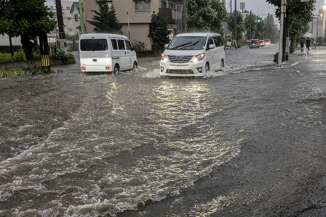 雨水があふれた道路