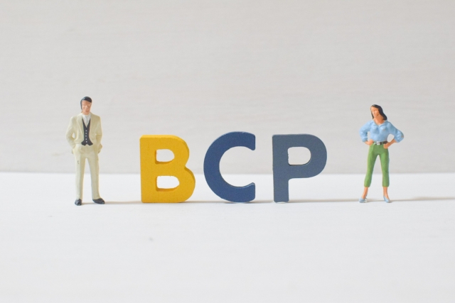 BCPの文字列とミニチュアの人間